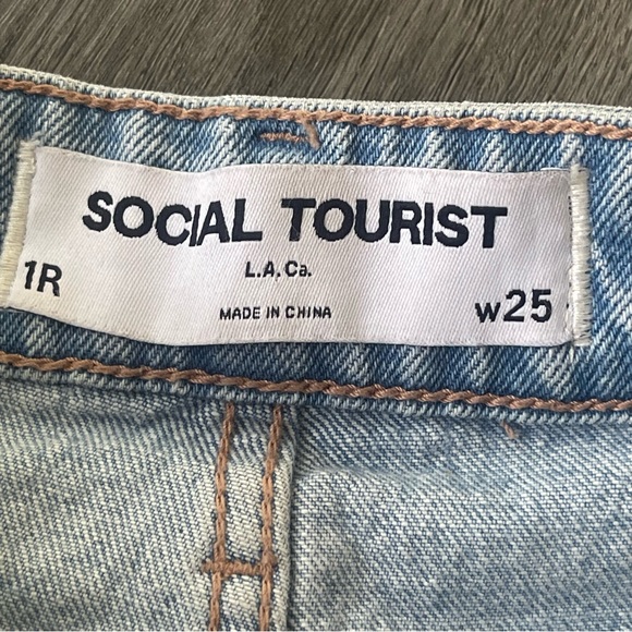 Social Tourist Light Wash Heart Patch Ultra High-Rise Baggy Jeans Sz 25/1Reg Y2K - Picture 6 of 10